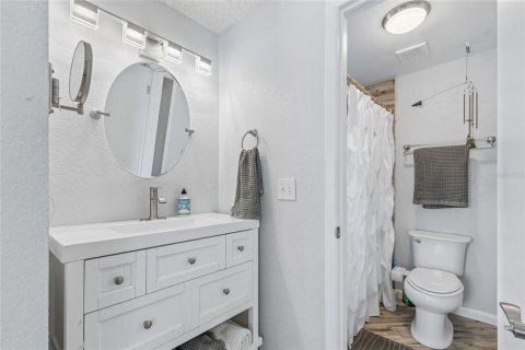 House in Tampa, Florida 4 bedrooms, 162.3 sq.m. № 2222989 - photo 28