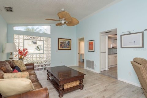House in New Port Richey, Florida 3 bedrooms, 185.62 sq.m. № 1856775 - photo 7