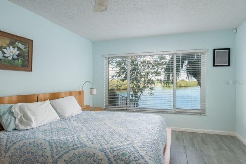 House in New Port Richey, Florida 3 bedrooms, 185.62 sq.m. № 1856775 - photo 24