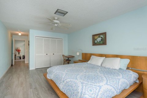 House in New Port Richey, Florida 3 bedrooms, 185.62 sq.m. № 1856775 - photo 25
