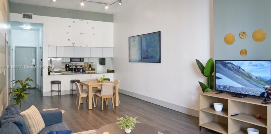 Condominio en Miami, Florida, 2 dormitorios № 2017136