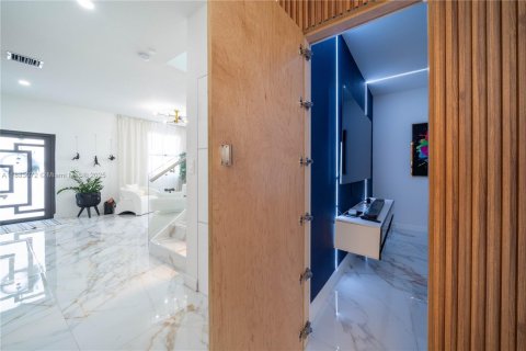 Купить виллу или дом в Майами, Флорида 4 спальни, 237.83м2, № 1932049 - фото 13