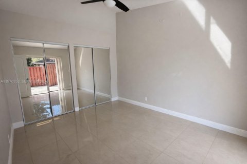 Снять в аренду виллу или дом в Веллингтон, Флорида 2 спальни, 93.09м2, № 2031471 - фото 12
