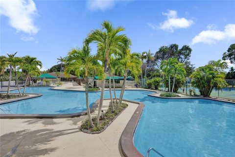 Купить таунхаус в Майами, Флорида 3 спальни, 137.68м2, № 2023711 - фото 30