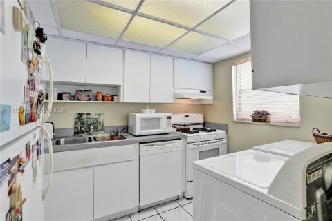 Купить таунхаус в Майами, Флорида 3 спальни, 137.68м2, № 2023711 - фото 13