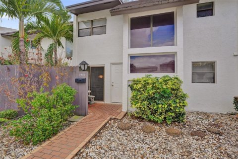 Купить таунхаус в Майами, Флорида 3 спальни, 137.68м2, № 2023711 - фото 3