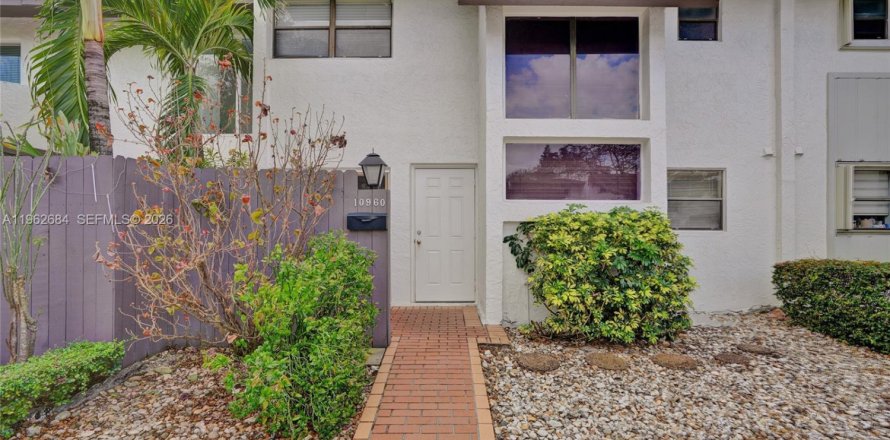 Таунхаус в Майами, Флорида 3 спальни, 137.68м2 № 2023711