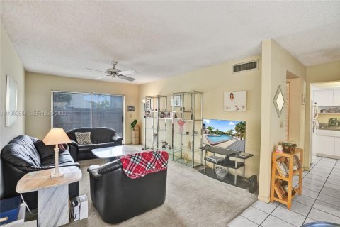 Купить таунхаус в Майами, Флорида 3 спальни, 137.68м2, № 2023711 - фото 7