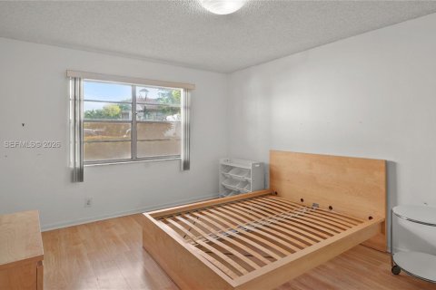 Купить кондоминиум в Тамарак, Флорида 2 спальни, 119.47м2, № 2020458 - фото 12