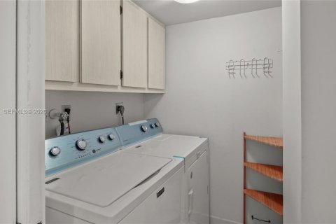 Купить кондоминиум в Тамарак, Флорида 2 спальни, 119.47м2, № 2020458 - фото 17