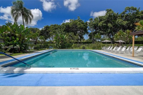 Купить кондоминиум в Тамарак, Флорида 2 спальни, 119.47м2, № 2020458 - фото 19