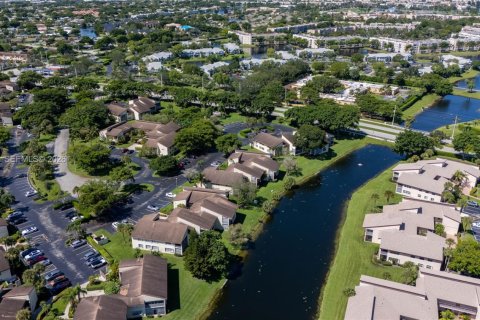 Кондоминиум с 2 спальнями в Тамарак, Флорида № 2020458