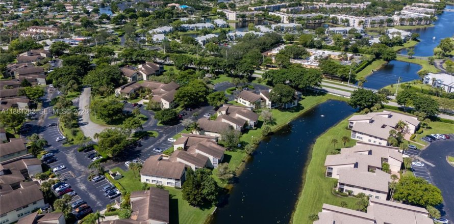 Кондоминиум с 2 спальнями в Тамарак, Флорида № 2020458