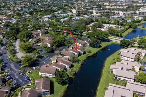 Купить кондоминиум в Тамарак, Флорида 2 спальни, 119.47м2, № 2020458 - фото 21