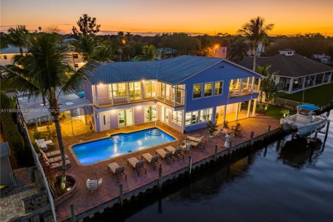 Casa en St. Lucie, Florida 6 dormitorios, 333.52 m2 № 2012177