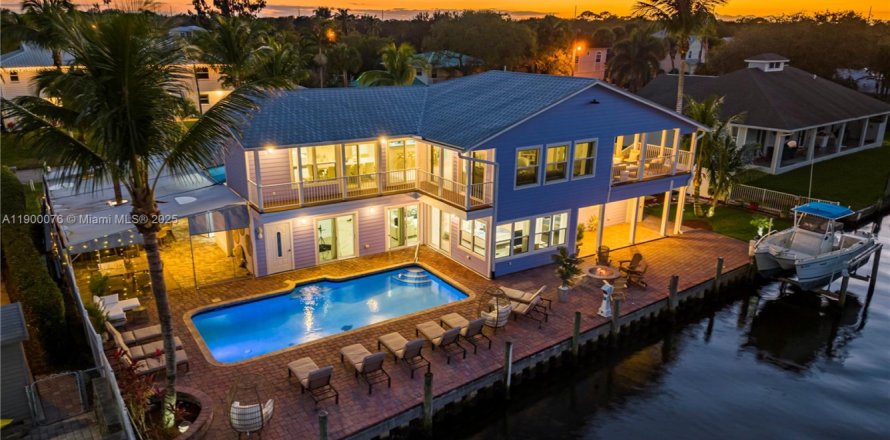 Casa en St. Lucie, Florida 6 dormitorios, 333.52 m2 № 2012177