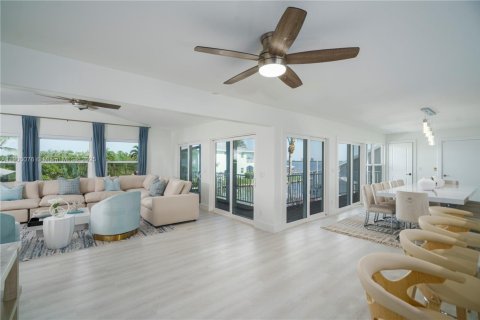 Casa en alquiler en St. Lucie, Florida, 6 dormitorios, 333.52 m2 № 2012177 - foto 30