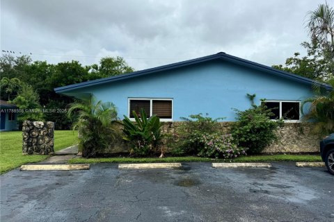 Commercial property in Fort Lauderdale, Florida 196.86 sq.m. № 1727930 - photo 4