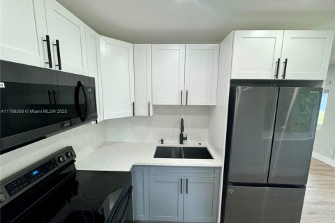 Commercial property in Fort Lauderdale, Florida 196.86 sq.m. № 1727930 - photo 1