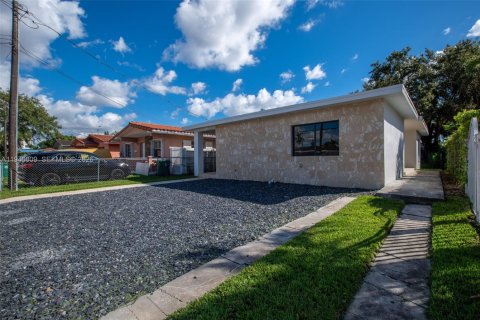 Снять в аренду виллу или дом в Майами, Флорида 3 спальни, 196.95м2, № 2005555 - фото 2