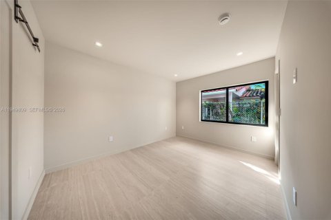 Снять в аренду виллу или дом в Майами, Флорида 3 спальни, 196.95м2, № 2005555 - фото 18