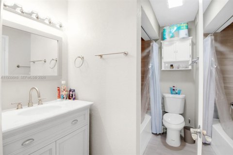 Copropriété à vendre à Miami, Floride: 2 chambres, 97.83 m2 № 1997143 - photo 8