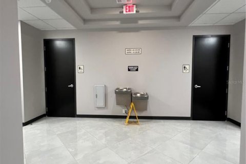 Propiedad comercial en venta en Orlando, Florida, 70.98 m2 № 1810570 - foto 7