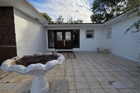 Villa ou maison à louer à Hollywood, Floride: 310.29 m2 № 1471587 - photo 12