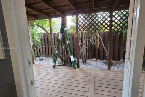 Villa ou maison à louer à Hollywood, Floride: 310.29 m2 № 1471587 - photo 17