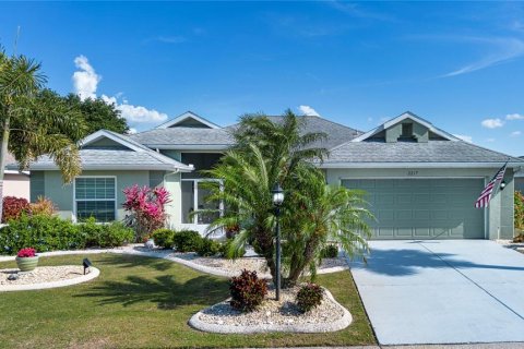House in Sun City Center, Florida 2 bedrooms, 187.11 sq.m. № 1626284 - photo 1