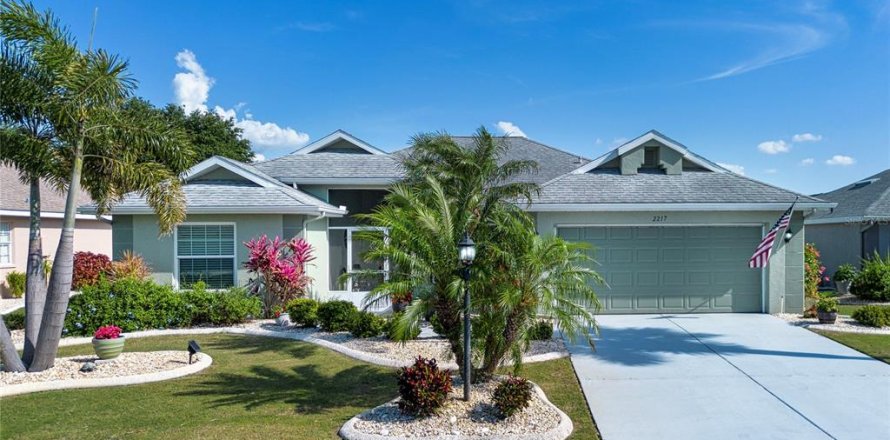 House in Sun City Center, Florida 2 bedrooms, 187.11 sq.m. № 1626284
