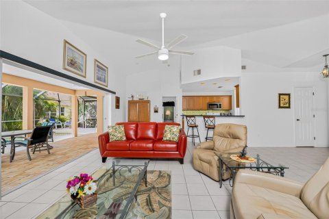 House in Punta Gorda, Florida 2 bedrooms, 118.82 sq.m. № 2324112 - photo 10