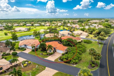 House in Punta Gorda, Florida 2 bedrooms, 118.82 sq.m. № 2324112 - photo 3