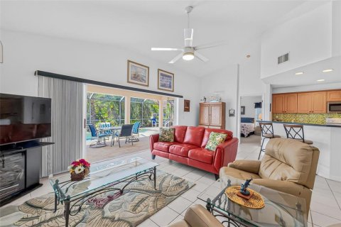 House in Punta Gorda, Florida 2 bedrooms, 118.82 sq.m. № 2324112 - photo 9