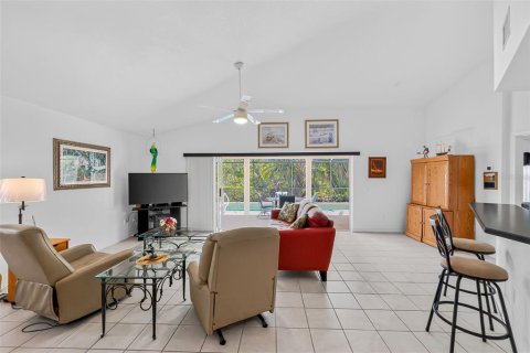 House in Punta Gorda, Florida 2 bedrooms, 118.82 sq.m. № 2324112 - photo 5