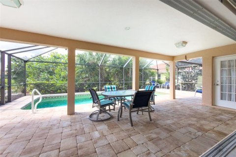 House in Punta Gorda, Florida 2 bedrooms, 118.82 sq.m. № 2324112 - photo 17