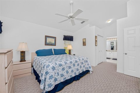 House in Punta Gorda, Florida 2 bedrooms, 118.82 sq.m. № 2324112 - photo 23