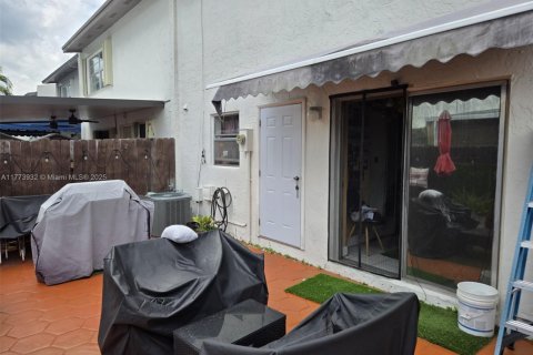 Touwnhouse à vendre à Miami, Floride: 3 chambres, 128.02 m2 № 1610296 - photo 3