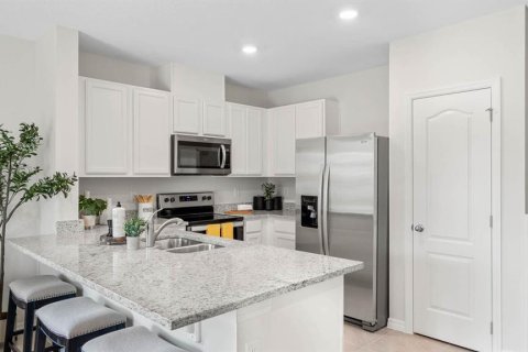 Townhouse in Lake Wales, Florida 3 bedrooms, 135.92 sq.m. № 1777001 - photo 8