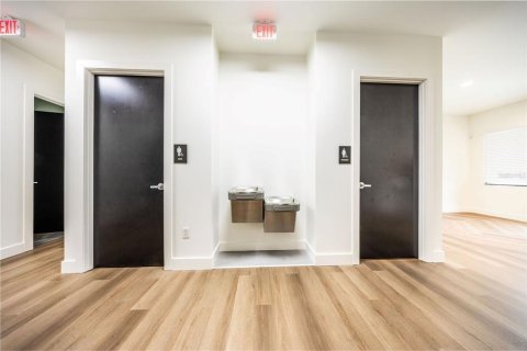 Immobilier commercial à vendre à Longwood, Floride: 634.89 m2 № 2124189 - photo 15