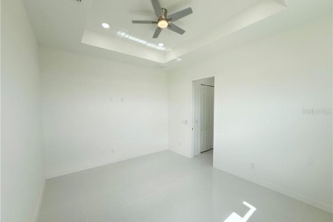 House in Cape Coral, Florida 4 bedrooms, 161.37 sq.m. № 2360859 - photo 23