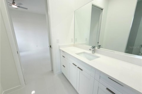 House in Cape Coral, Florida 4 bedrooms, 161.37 sq.m. № 2360859 - photo 30