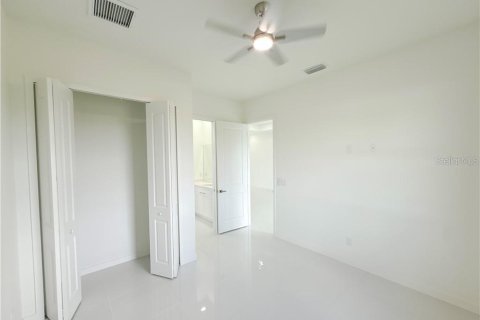 House in Cape Coral, Florida 4 bedrooms, 161.37 sq.m. № 2360859 - photo 29