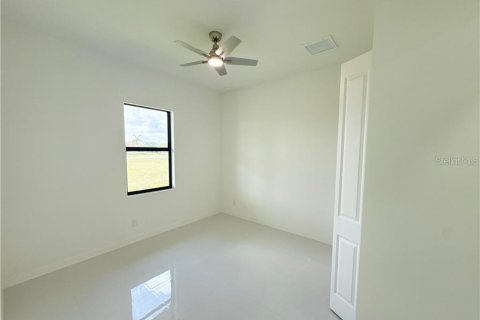 House in Cape Coral, Florida 4 bedrooms, 161.37 sq.m. № 2360859 - photo 27