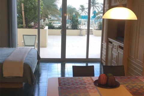 Снять в аренду кондоминиум в Холливуд, Флорида № 1421898 - фото 17