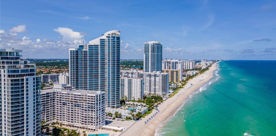 Студия в кондо в Холливуд, Флорида № 1421898