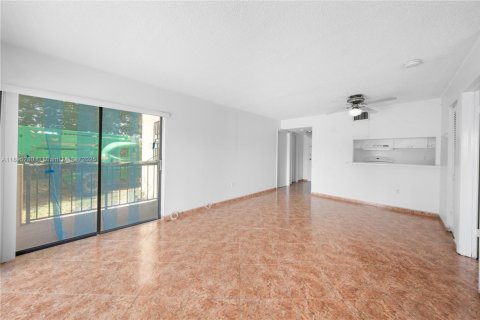 Condo in Miami, Florida, 2 bedrooms  № 1770365 - photo 8