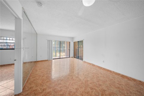 Condo in Miami, Florida, 2 bedrooms  № 1770365 - photo 15