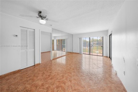 Condo in Miami, Florida, 2 bedrooms  № 1770365 - photo 5