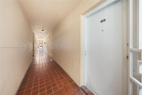 Condo in Miami, Florida, 2 bedrooms  № 1770365 - photo 18